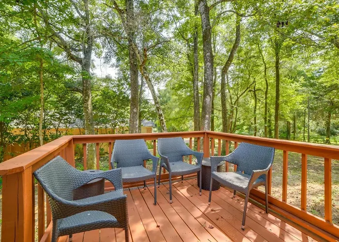 4 Mi To Dtwn! W/ Private Deck Casa de férias